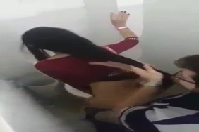 مقطع سكس رعشت بنت وهي تنزل